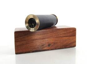 Homeroots Decor 364319 1.5 X 15 Handheld Telescope In Wood Box