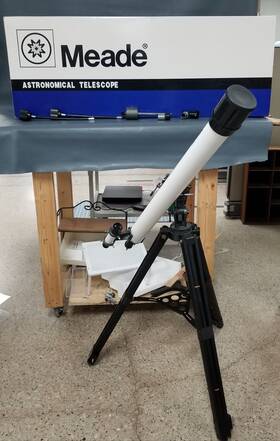 Meade 04018-#285 60mm Equatorial Refracting Telescope In Box On Tripod