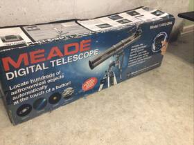 Meade 114eq-dh4 Electronic Reflector Telescope With Starfinder Equatorial Tripod
