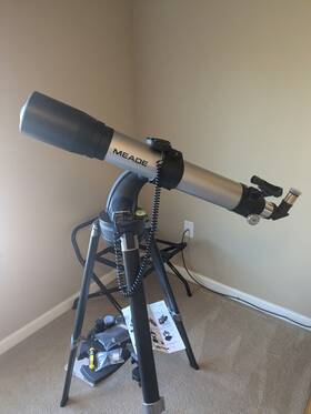 Meade Ds-2090at Computerized Refractor Telescope